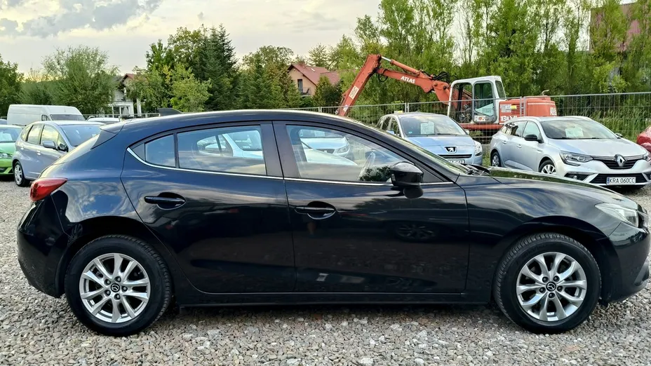 MAZDA 3 -