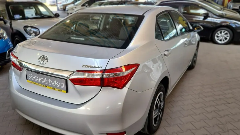 TOYOTA Corolla -