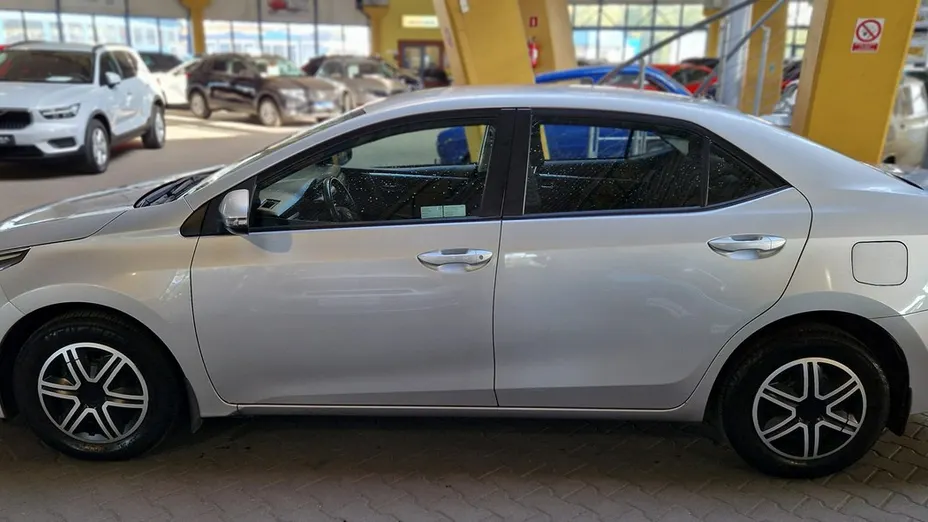 TOYOTA Corolla -