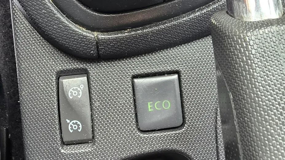 RENAULT Clio -