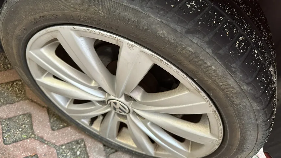 VOLKSWAGEN Polo -