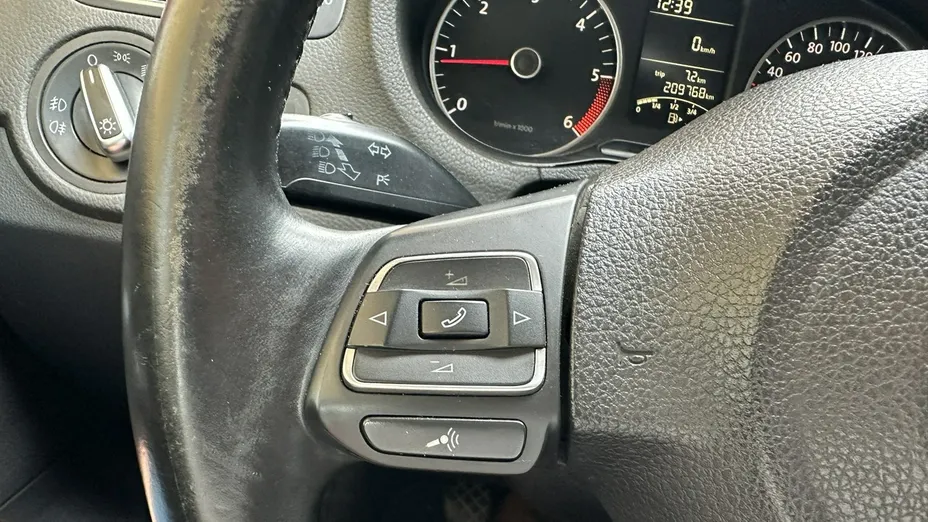 VOLKSWAGEN Polo -