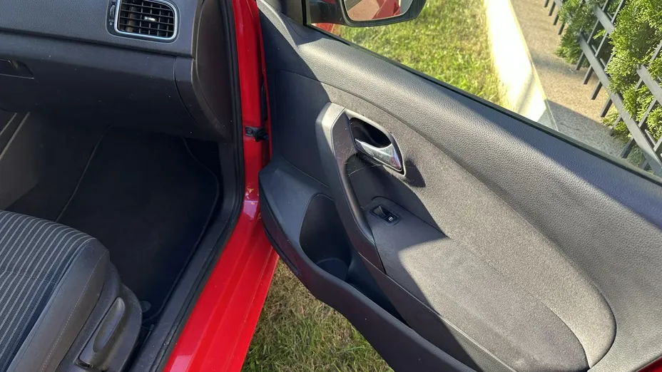 VOLKSWAGEN Polo -