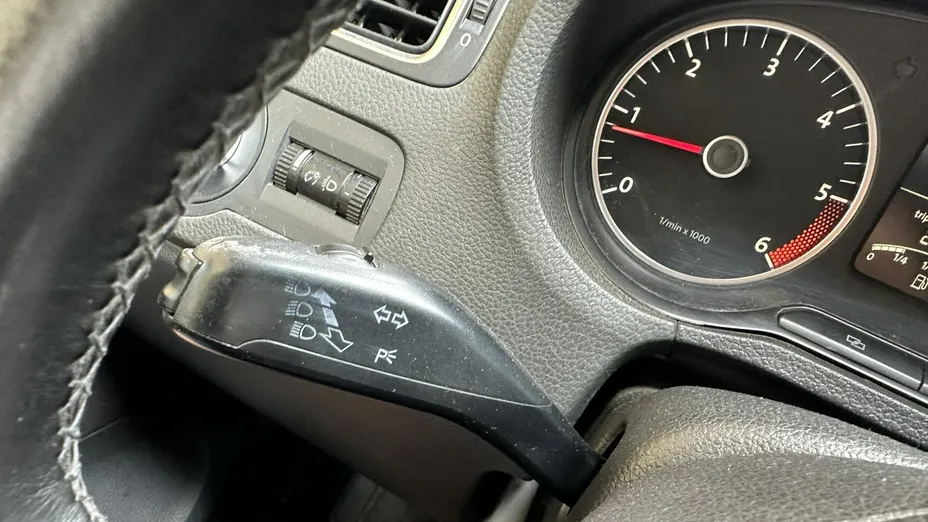 VOLKSWAGEN Polo -