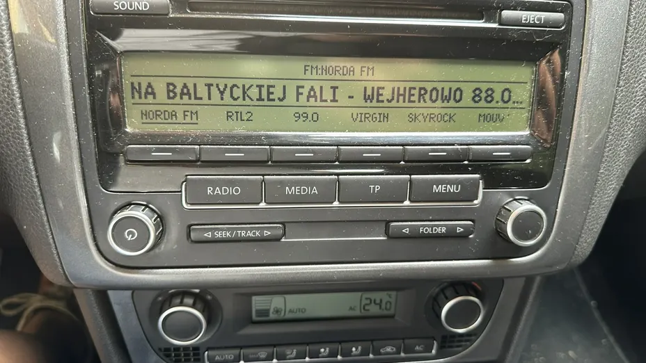 VOLKSWAGEN Polo -