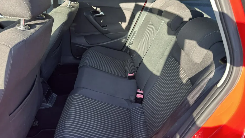 VOLKSWAGEN Polo -