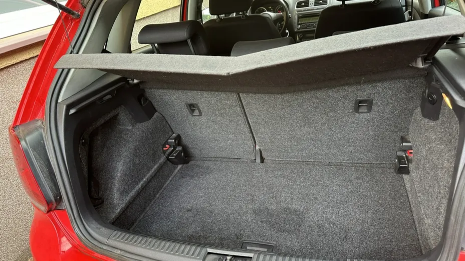 VOLKSWAGEN Polo -