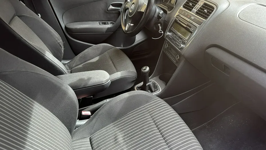 VOLKSWAGEN Polo -