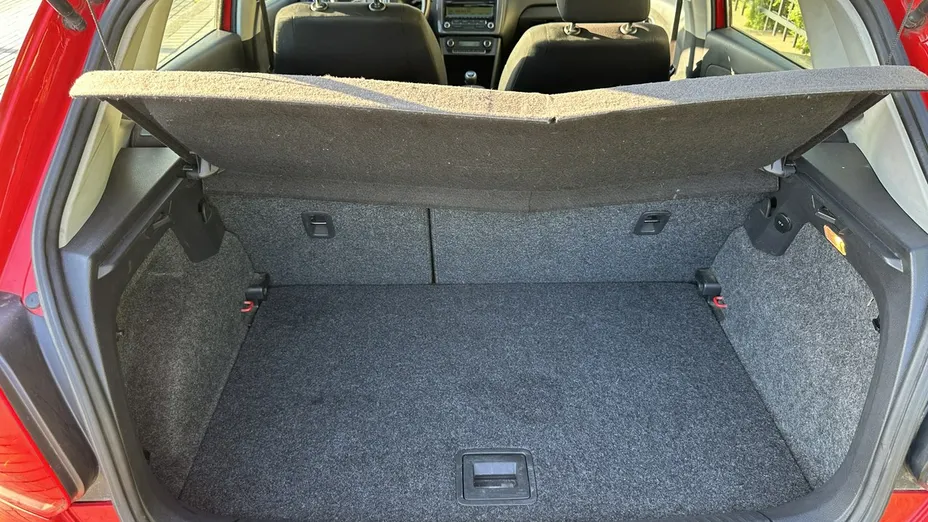 VOLKSWAGEN Polo -