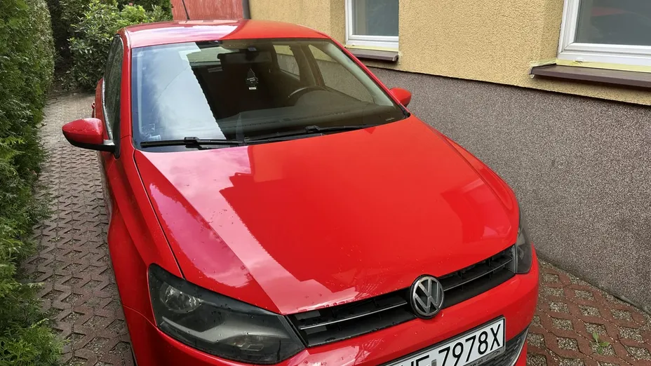 VOLKSWAGEN Polo -