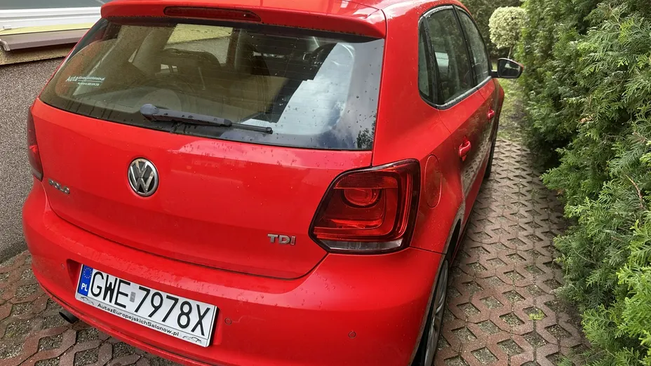 VOLKSWAGEN Polo -