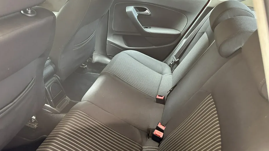 VOLKSWAGEN Polo -
