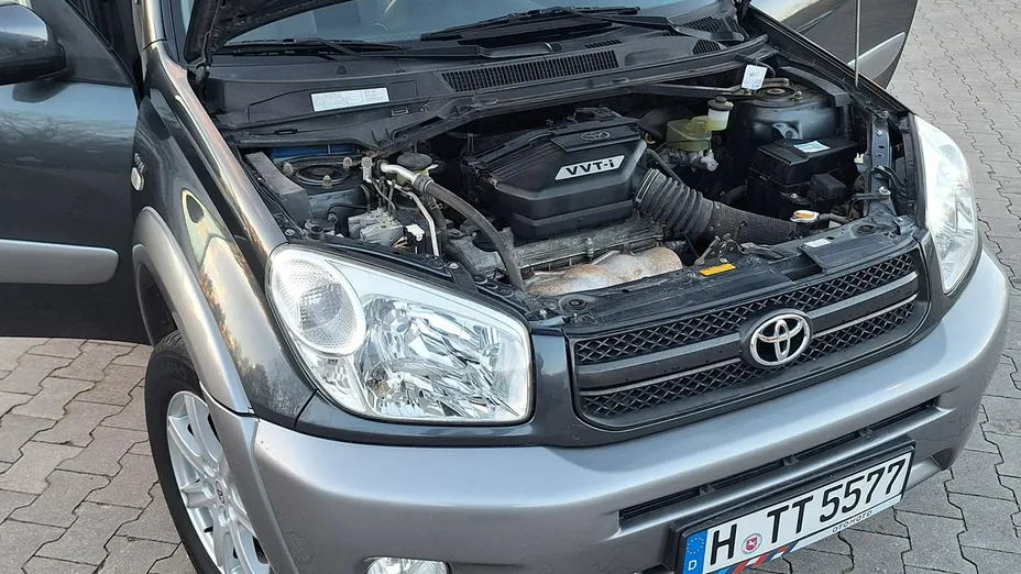 TOYOTA RAV4 -