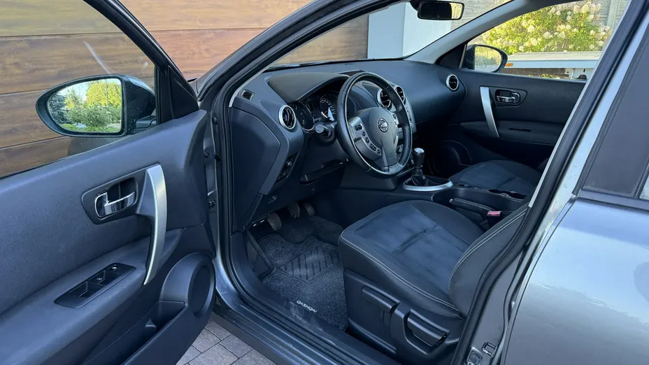 NISSAN Qashqai -