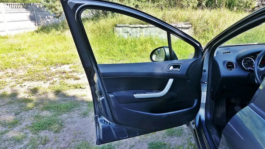 PEUGEOT 308 -