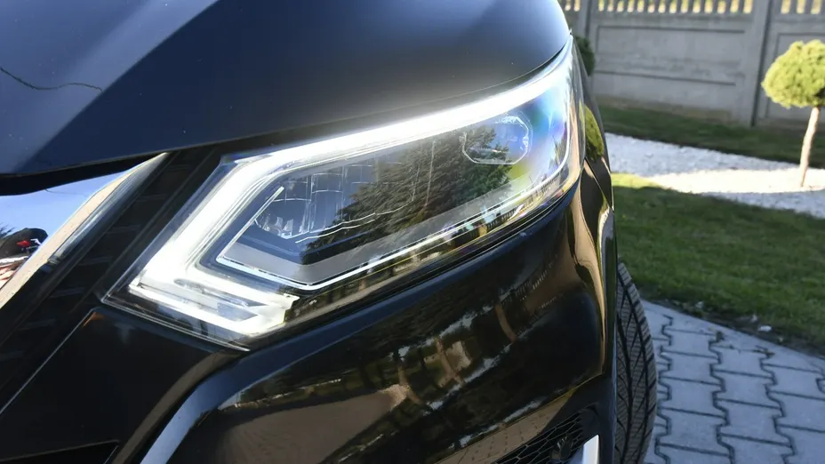 NISSAN Qashqai -