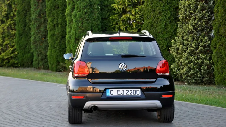 VOLKSWAGEN Polo -