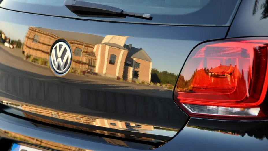 VOLKSWAGEN Polo -