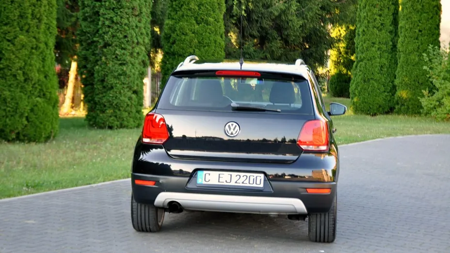VOLKSWAGEN Polo -