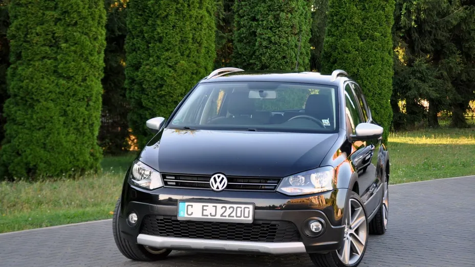 VOLKSWAGEN Polo -