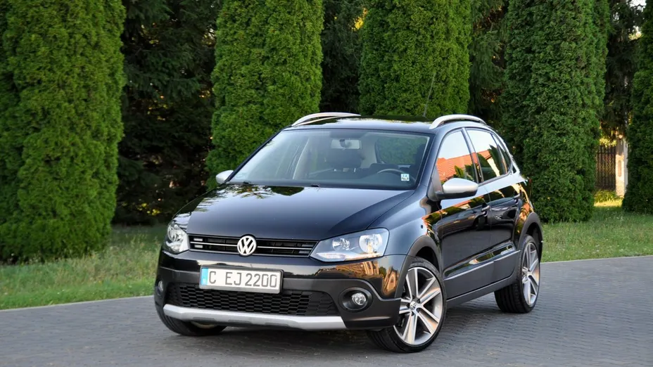 VOLKSWAGEN Polo -