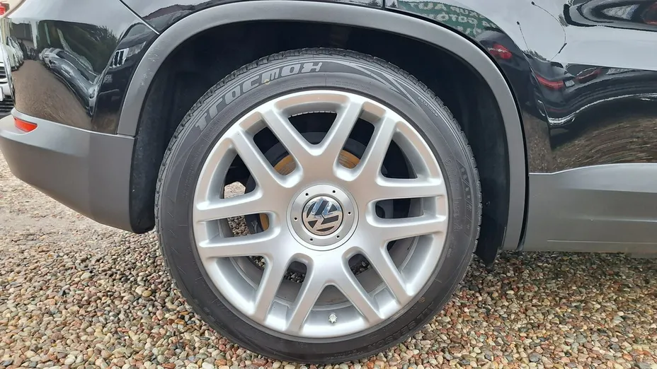 VOLKSWAGEN Tiguan -