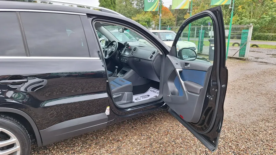 VOLKSWAGEN Tiguan -