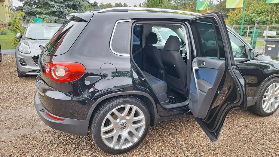VOLKSWAGEN Tiguan -