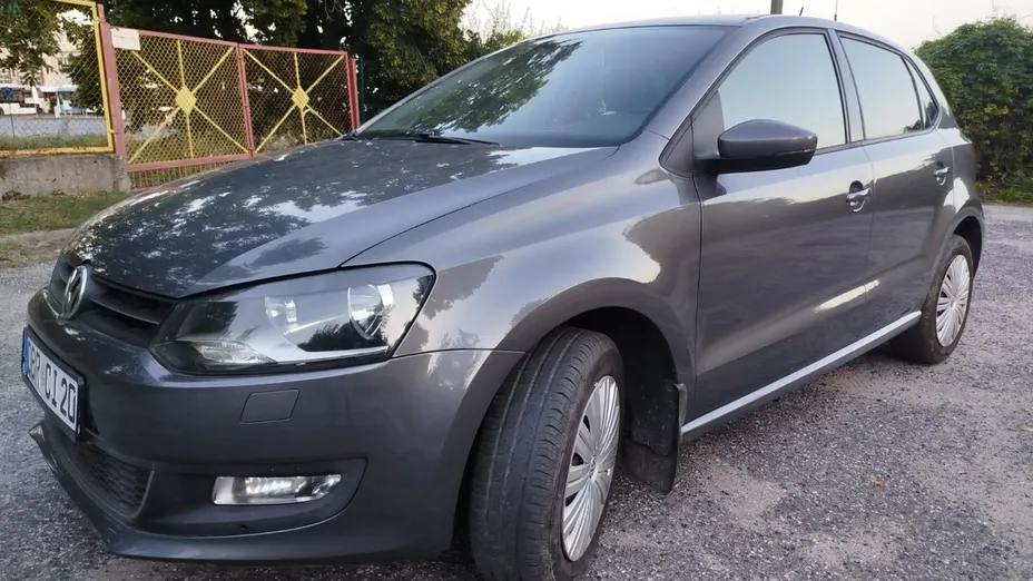 VOLKSWAGEN Polo -