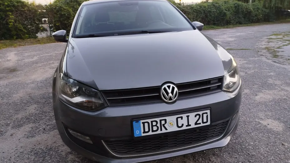 VOLKSWAGEN Polo -