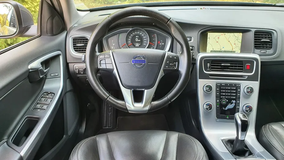 VOLVO V60 -