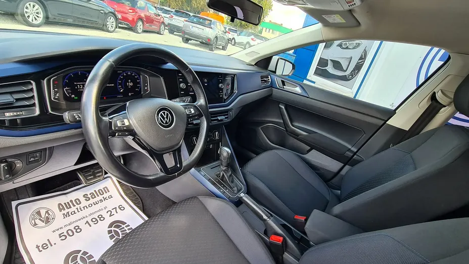 VOLKSWAGEN Polo -