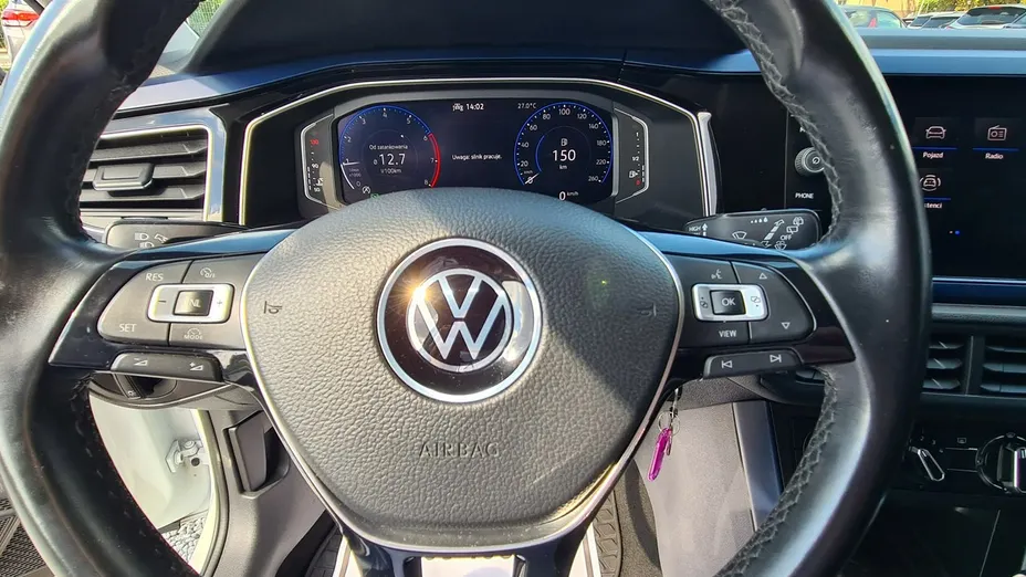 VOLKSWAGEN Polo -