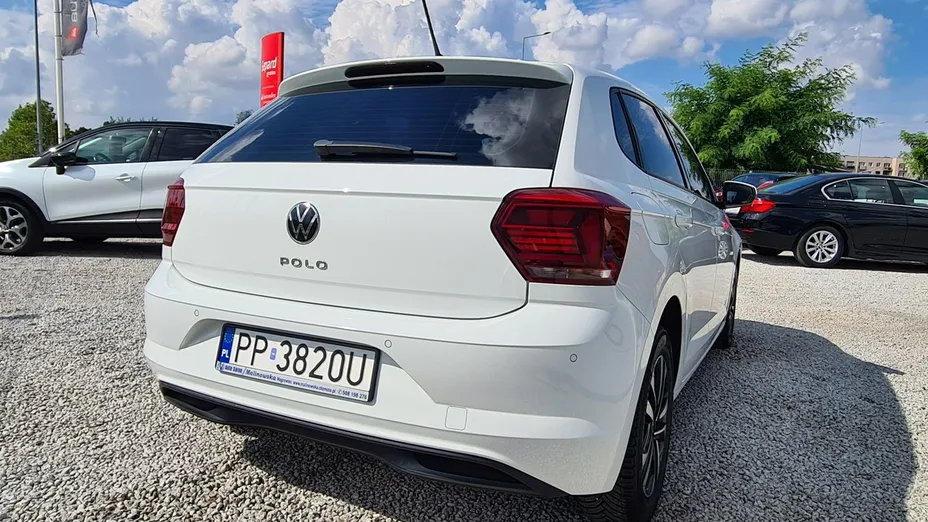 VOLKSWAGEN Polo -
