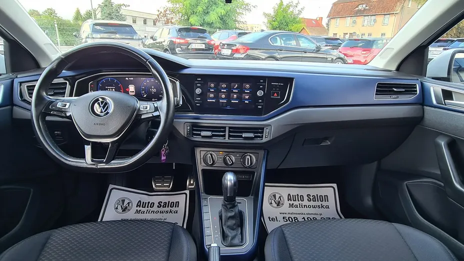 VOLKSWAGEN Polo -