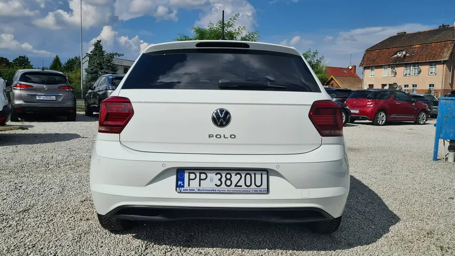 VOLKSWAGEN Polo -