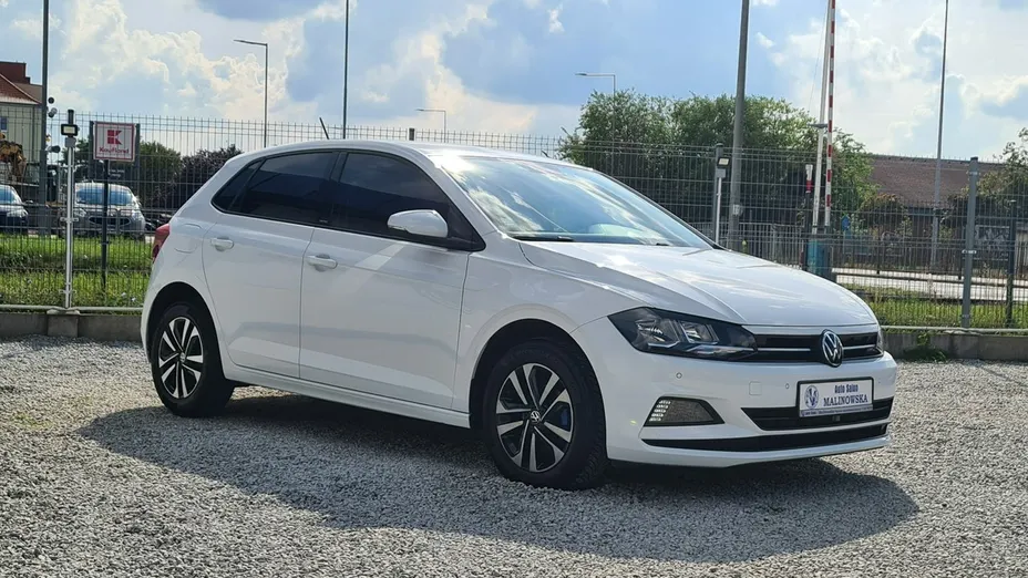VOLKSWAGEN Polo -