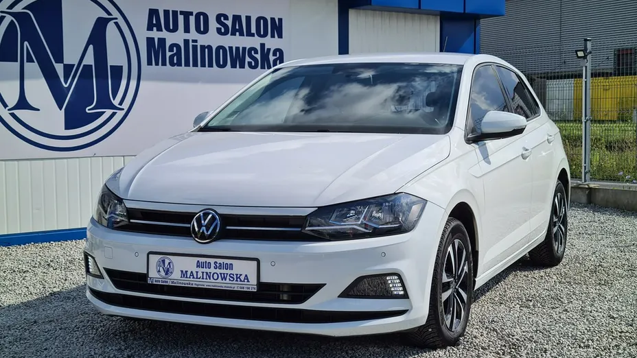 VOLKSWAGEN Polo -
