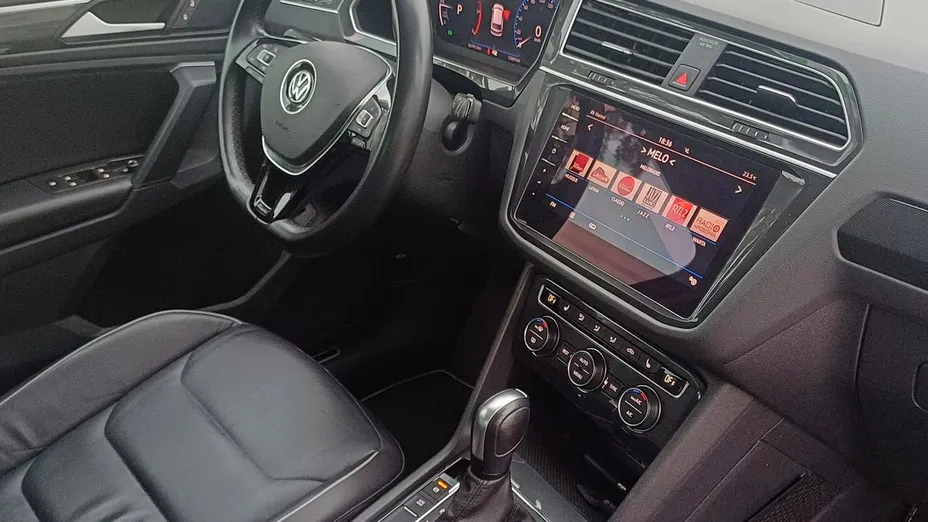 VOLKSWAGEN Tiguan -