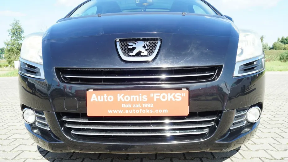 PEUGEOT 5008 -