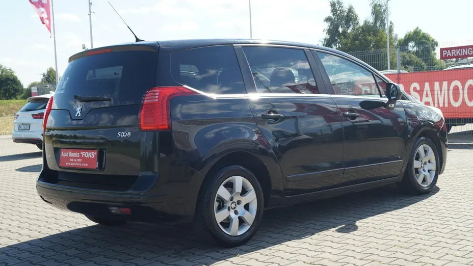 PEUGEOT 5008 -