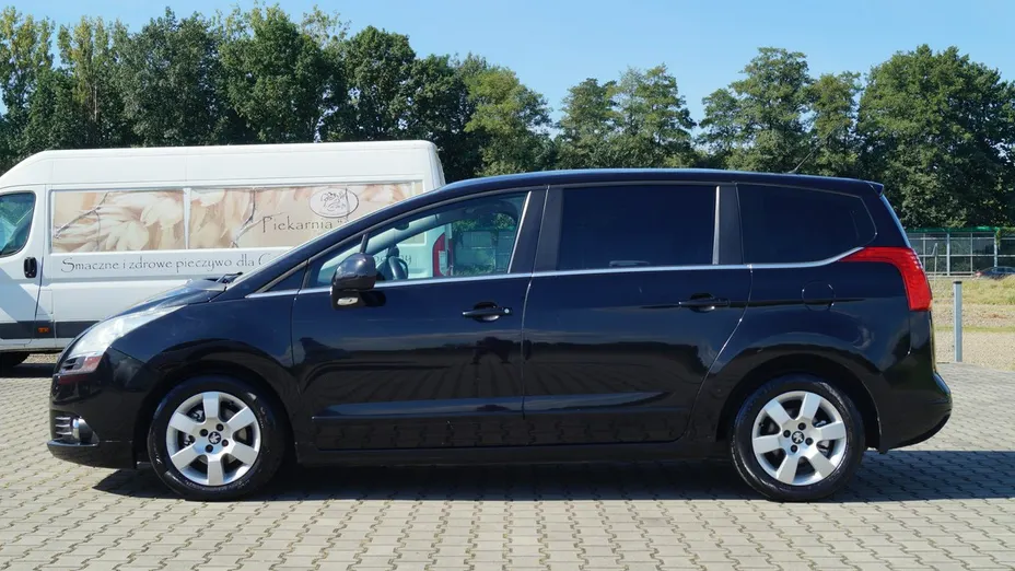 PEUGEOT 5008 -