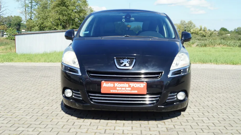 PEUGEOT 5008 -