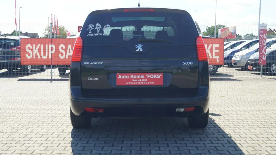 PEUGEOT 5008 -