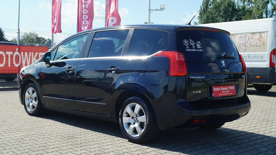 PEUGEOT 5008 -