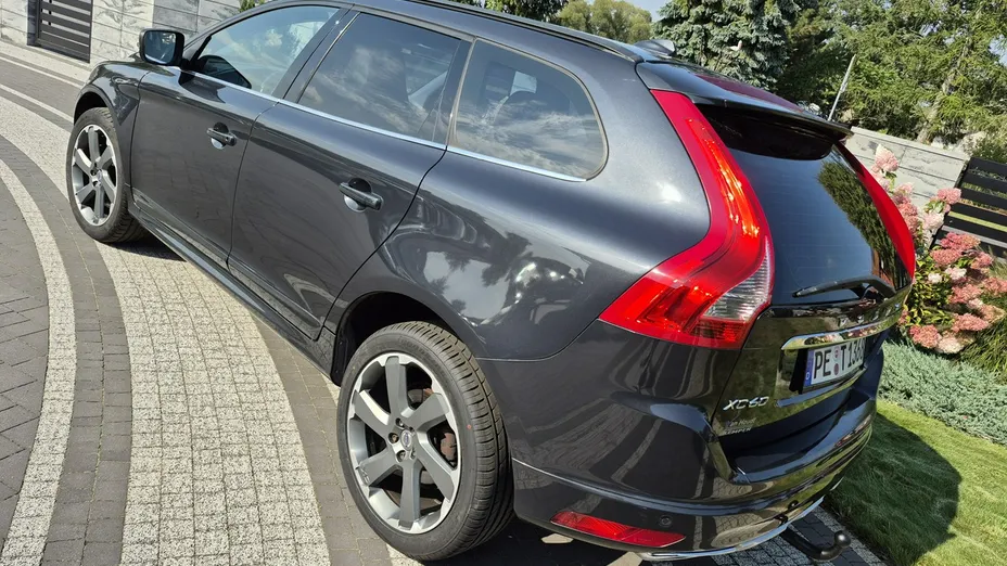 VOLVO XC60 -