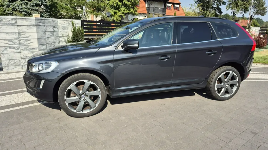 VOLVO XC60 -