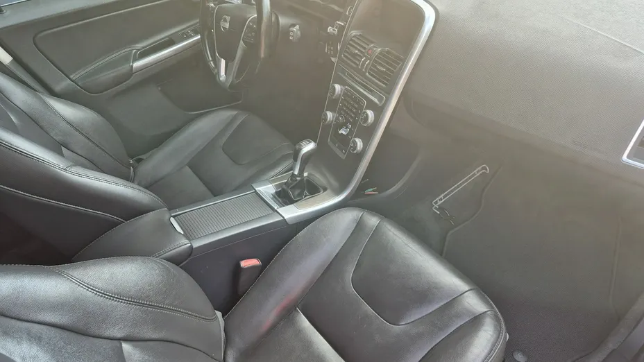 VOLVO XC60 -