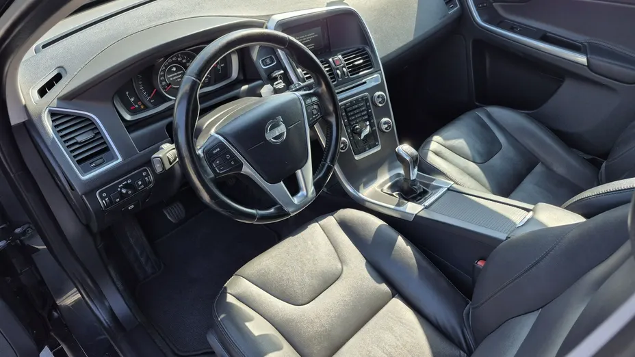 VOLVO XC60 -