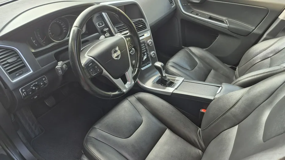 VOLVO XC60 -